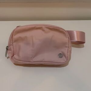 Lululemon Everywhere Belt Bag